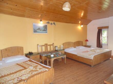 The Royale Oaks Hotel, Shimla 4